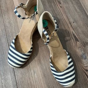 White mountain size 8 Sandals